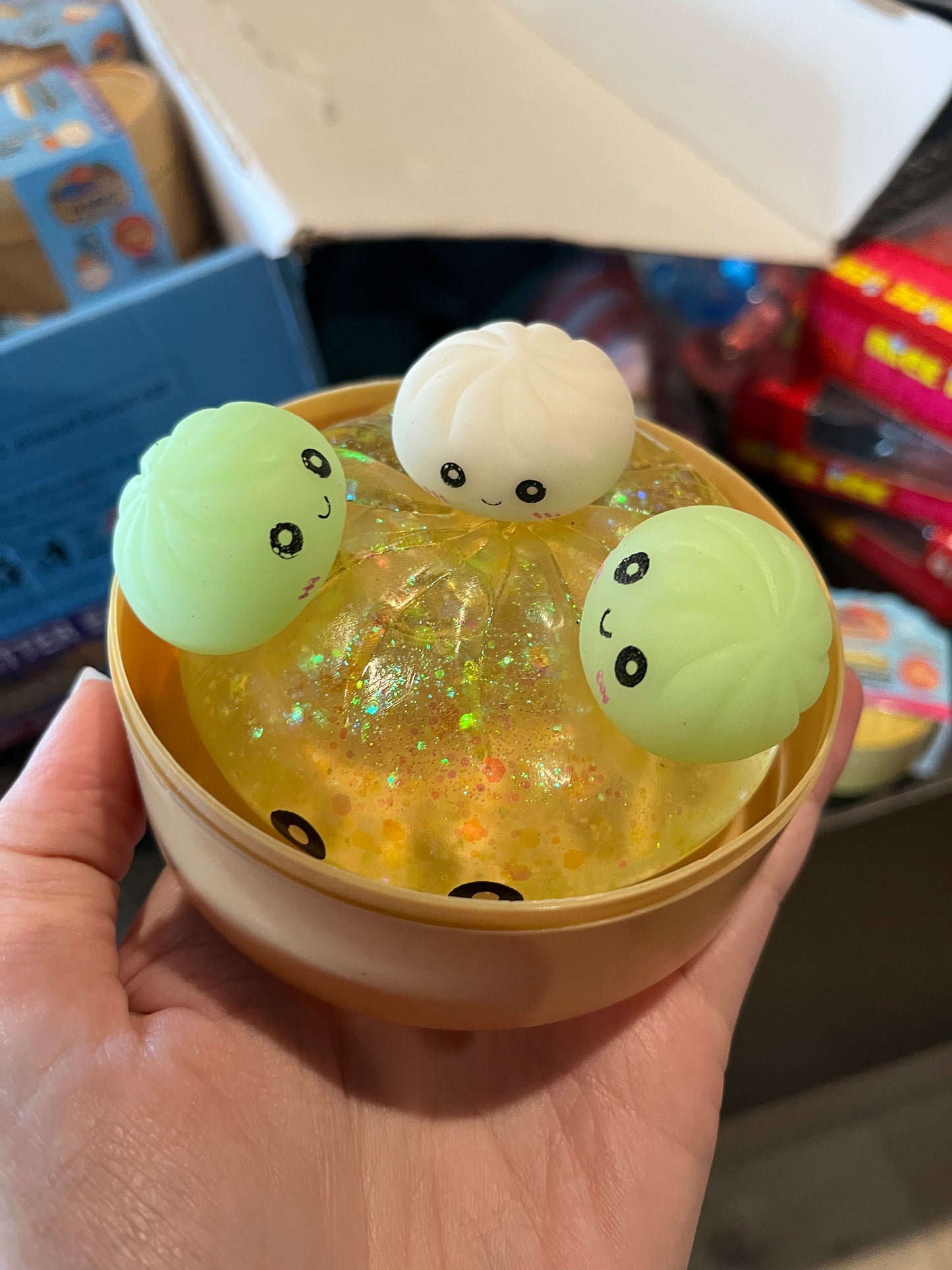 Squishy Bun Large Glitter Dumpling w/3 Minis (Mystery Color)
