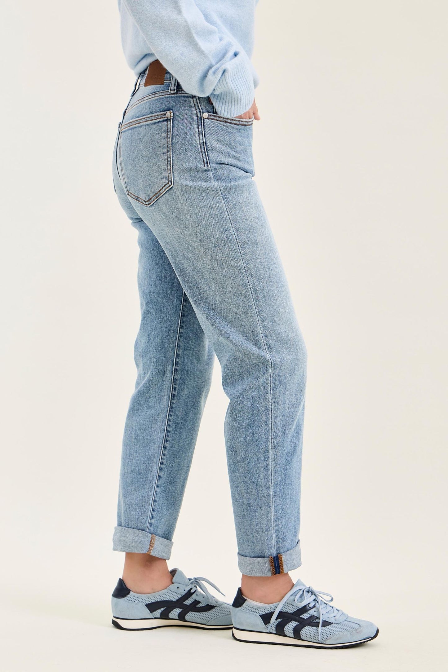 Judy Blue Mid-Rise Boyfriend Jeans