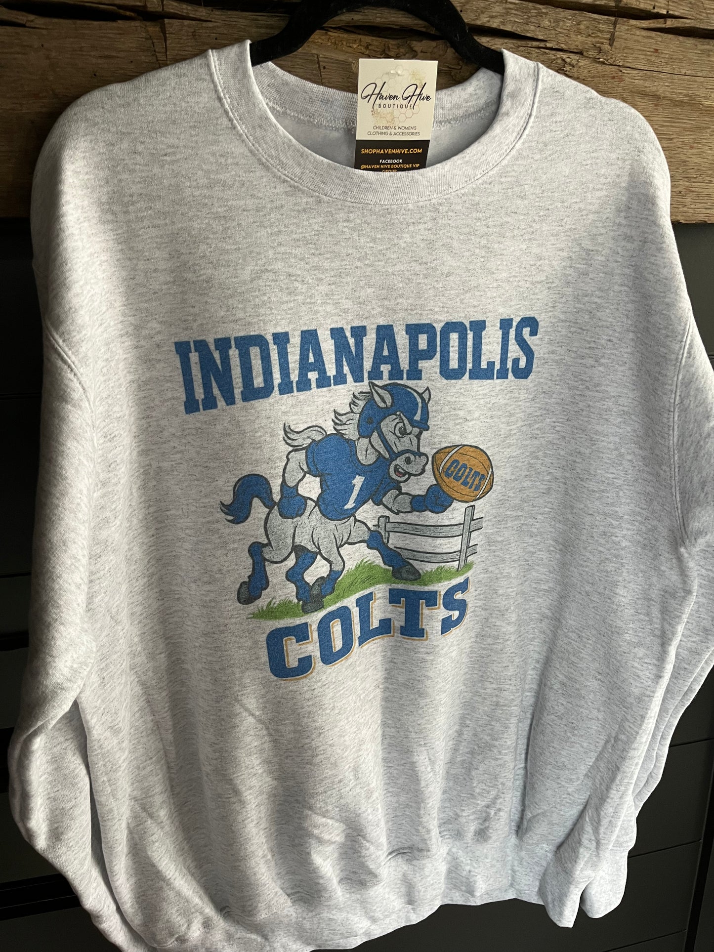 C o l t Crewneck
